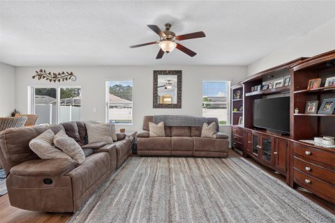 House in Wildwood, Florida 4 bedrooms, 193.52 sq.m. № 2203661 - photo 23
