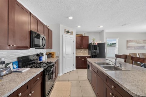 House in Wildwood, Florida 4 bedrooms, 193.52 sq.m. № 2203661 - photo 14