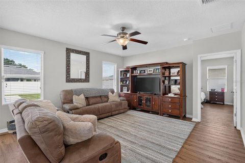 House in Wildwood, Florida 4 bedrooms, 193.52 sq.m. № 2203661 - photo 25