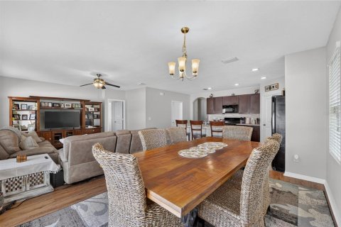 House in Wildwood, Florida 4 bedrooms, 193.52 sq.m. № 2203661 - photo 21