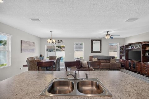 House in Wildwood, Florida 4 bedrooms, 193.52 sq.m. № 2203661 - photo 17