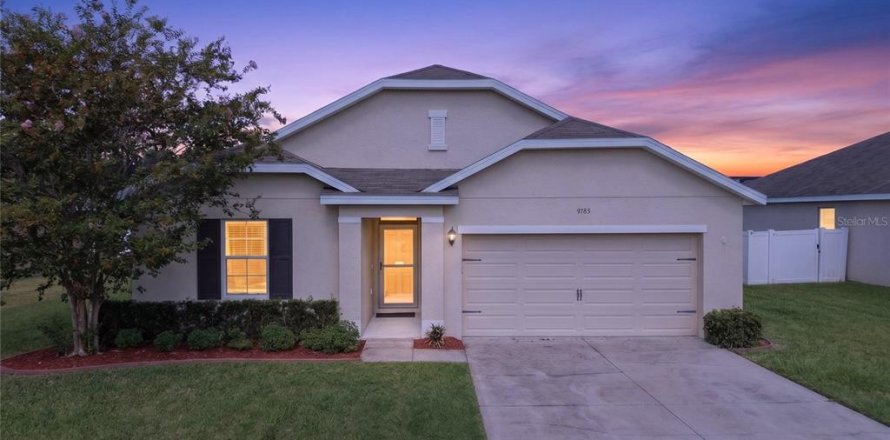 House in Wildwood, Florida 4 bedrooms, 193.52 sq.m. № 2203661