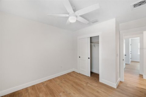 House in Saint Petersburg, Florida 3 bedrooms, 141.95 sq.m. № 1680812 - photo 16
