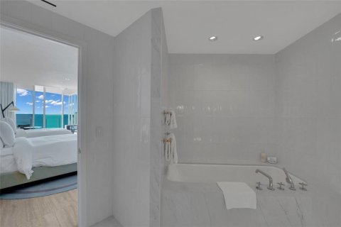 Copropriété à vendre à Fort Lauderdale, Floride: 2 chambres, 192.21 m2 № 2083095 - photo 11
