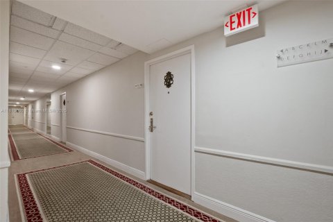Купить кондоминиум в Майами, Флорида 1 спальня, 74.69м2, № 1755661 - фото 2
