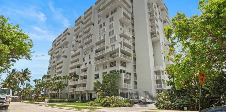 Condominio en Miami, Florida, 1 dormitorio № 1755661