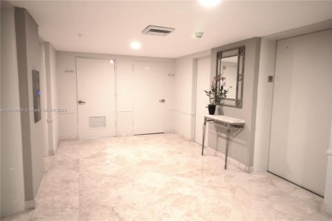 Купить кондоминиум в Майами, Флорида 1 спальня, 74.69м2, № 1755661 - фото 28
