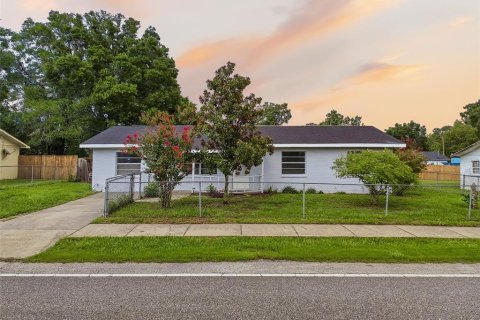 House in Brooksville, Florida 3 bedrooms, 130.43 sq.m. № 2284427