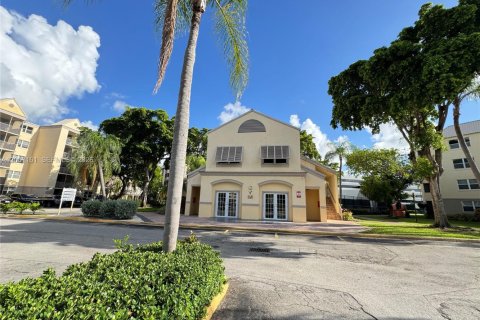 Copropriété à louer à Doral, Floride: 1 chambre, 75.25 m2 № 2168105 - photo 14