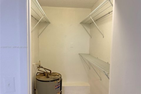 Copropriété à louer à Doral, Floride: 1 chambre, 75.25 m2 № 2168105 - photo 12