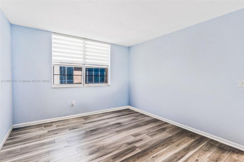 Купить кондоминиум в Бей-Харбор-Айлендс, Флорида 2 спальни, 149.29м2, № 1948927 - фото 20