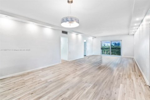 Купить кондоминиум в Бей-Харбор-Айлендс, Флорида 2 спальни, 149.29м2, № 1948927 - фото 5