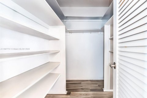 Купить кондоминиум в Бей-Харбор-Айлендс, Флорида 2 спальни, 149.29м2, № 1948927 - фото 13