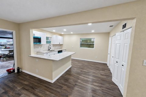 Villa ou maison à louer à Tampa, Floride: 3 chambres, 98.85 m2 № 2430643 - photo 4