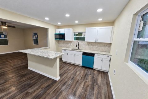 Villa ou maison à louer à Tampa, Floride: 3 chambres, 98.85 m2 № 2430643 - photo 6