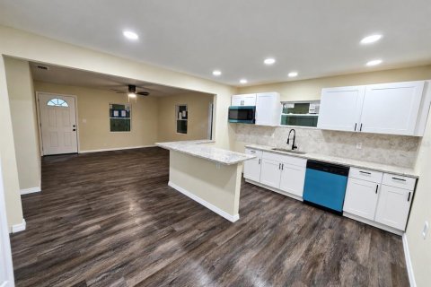 Villa ou maison à louer à Tampa, Floride: 3 chambres, 98.85 m2 № 2430643 - photo 5