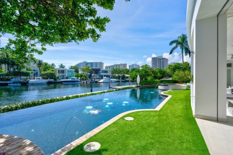 House in Golden Beach, Florida 6 bedrooms, 720.18 sq.m. № 1801106 - photo 4