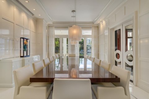 House in Golden Beach, Florida 6 bedrooms, 720.18 sq.m. № 1801106 - photo 10