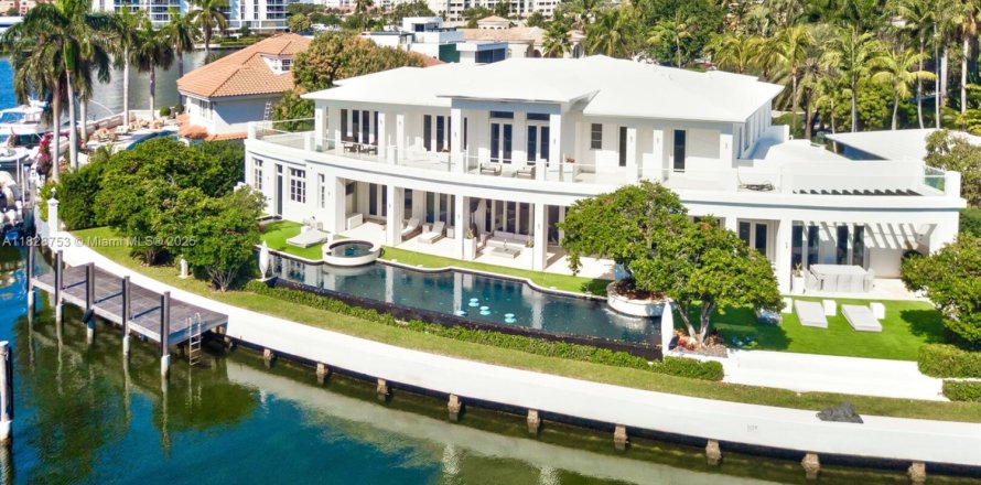 House in Golden Beach, Florida 6 bedrooms, 720.18 sq.m. № 1801106