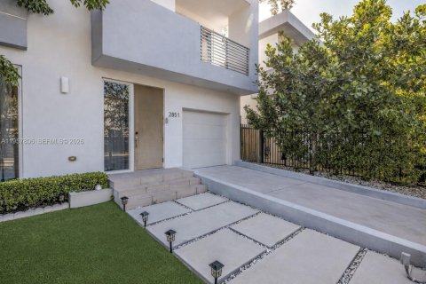 Touwnhouse à vendre à Miami, Floride: 3 chambres, 184.04 m2 № 2017461 - photo 3