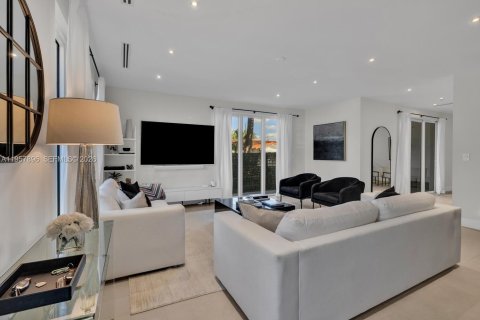 Touwnhouse à vendre à Miami, Floride: 3 chambres, 184.04 m2 № 2017461 - photo 12