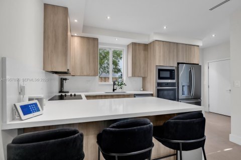 Touwnhouse à vendre à Miami, Floride: 3 chambres, 184.04 m2 № 2017461 - photo 19