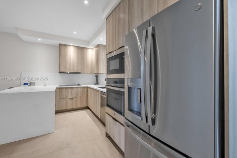 Touwnhouse à vendre à Miami, Floride: 3 chambres, 184.04 m2 № 2017461 - photo 22