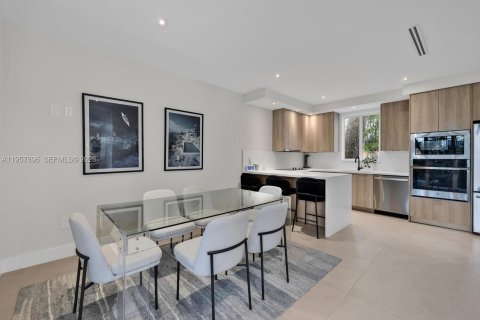 Touwnhouse à vendre à Miami, Floride: 3 chambres, 184.04 m2 № 2017461 - photo 17