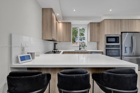 Touwnhouse à vendre à Miami, Floride: 3 chambres, 184.04 m2 № 2017461 - photo 20