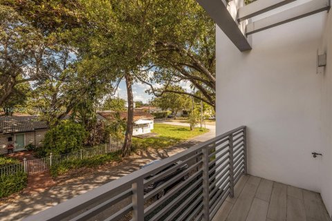 Touwnhouse à vendre à Miami, Floride: 3 chambres, 184.04 m2 № 2017461 - photo 29