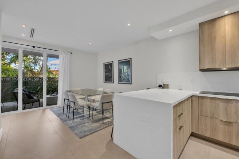 Touwnhouse à vendre à Miami, Floride: 3 chambres, 184.04 m2 № 2017461 - photo 24