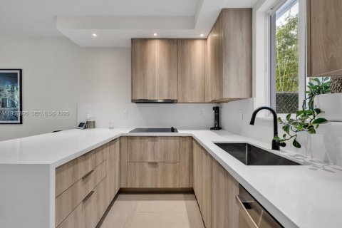 Touwnhouse à vendre à Miami, Floride: 3 chambres, 184.04 m2 № 2017461 - photo 23