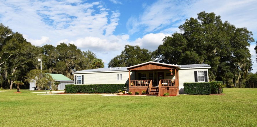House in Seville, Florida 3 bedrooms, 188.31 sq.m. № 865756