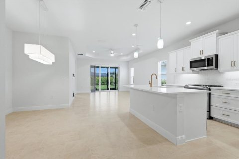 Villa ou maison à vendre à Sarasota, Floride: 3 chambres, 172.98 m2 № 2258737 - photo 5