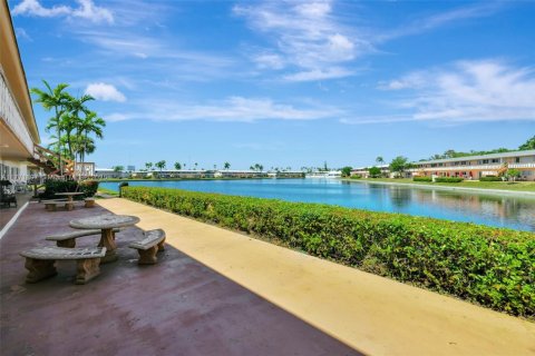 Copropriété à vendre à Hallandale Beach, Floride: 2 chambres, 78.78 m2 № 1730728 - photo 21