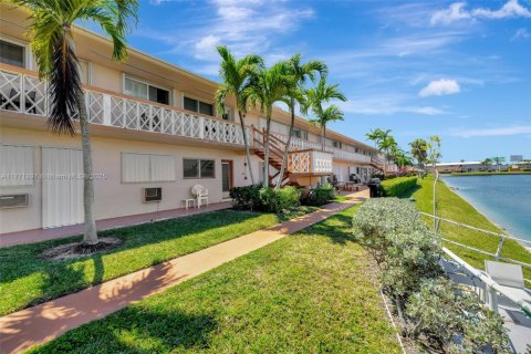 Copropriété à vendre à Hallandale Beach, Floride: 2 chambres, 78.78 m2 № 1730728 - photo 20