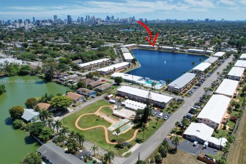 Copropriété à vendre à Hallandale Beach, Floride: 2 chambres, 78.78 m2 № 1730728 - photo 2