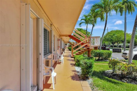 Copropriété à vendre à Hallandale Beach, Floride: 2 chambres, 78.78 m2 № 1730728 - photo 18