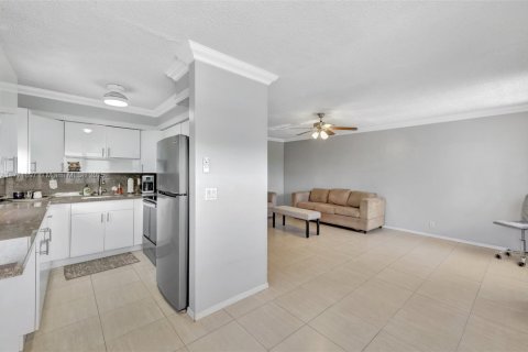 Copropriété à vendre à Hallandale Beach, Floride: 2 chambres, 78.78 m2 № 1730728 - photo 28