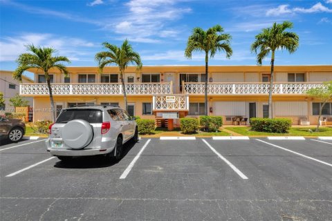 Copropriété à vendre à Hallandale Beach, Floride: 2 chambres, 78.78 m2 № 1730728 - photo 12