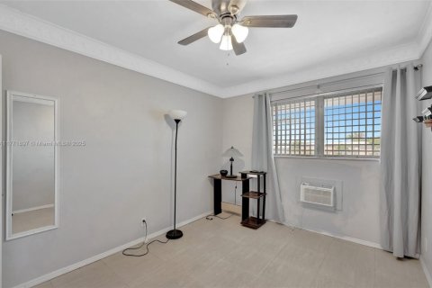 Copropriété à vendre à Hallandale Beach, Floride: 2 chambres, 78.78 m2 № 1730728 - photo 10