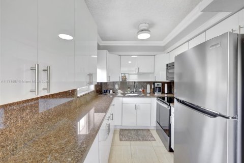 Copropriété à vendre à Hallandale Beach, Floride: 2 chambres, 78.78 m2 № 1730728 - photo 29