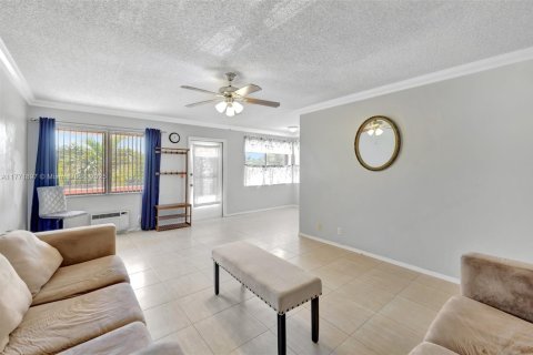 Copropriété à vendre à Hallandale Beach, Floride: 2 chambres, 78.78 m2 № 1730728 - photo 7
