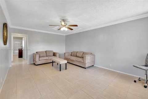 Copropriété à vendre à Hallandale Beach, Floride: 2 chambres, 78.78 m2 № 1730728 - photo 25