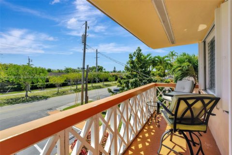 Copropriété à vendre à Hallandale Beach, Floride: 2 chambres, 78.78 m2 № 1730728 - photo 23