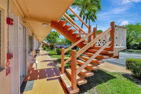 Copropriété à vendre à Hallandale Beach, Floride: 2 chambres, 78.78 m2 № 1730728 - photo 11
