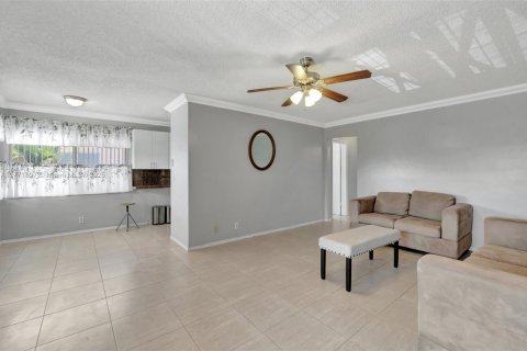 Copropriété à vendre à Hallandale Beach, Floride: 2 chambres, 78.78 m2 № 1730728 - photo 6