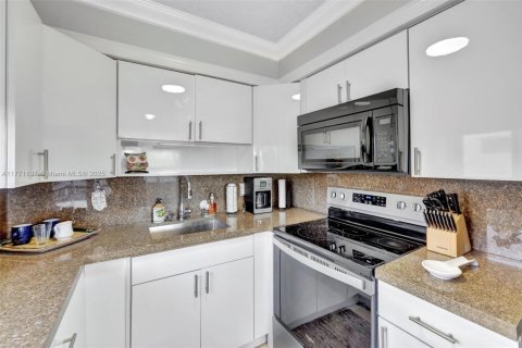 Copropriété à vendre à Hallandale Beach, Floride: 2 chambres, 78.78 m2 № 1730728 - photo 5