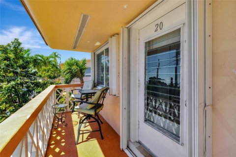 Copropriété à vendre à Hallandale Beach, Floride: 2 chambres, 78.78 m2 № 1730728 - photo 13