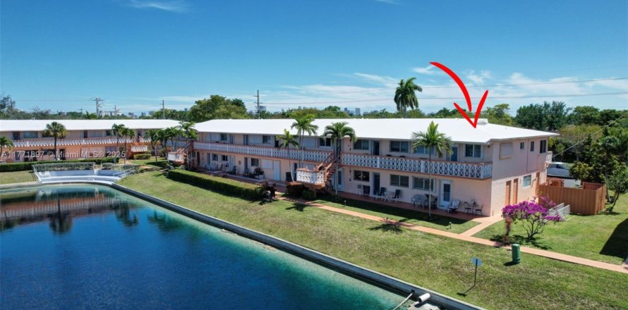 Condo in Hallandale Beach, Florida, 2 bedrooms № 1730728